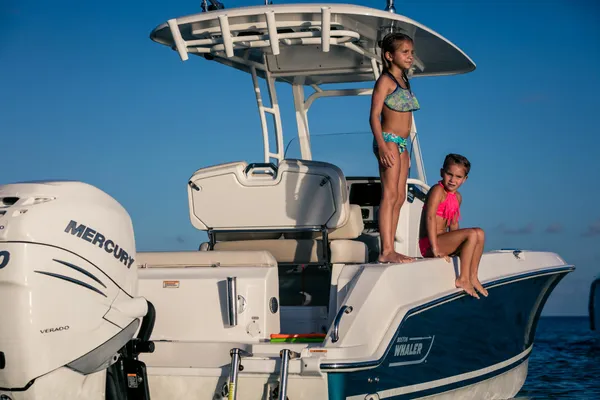 2027 Boston Whaler 230 Outrage -44