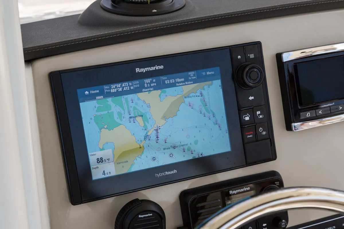 2027 Boston Whaler 230 Outrage -52