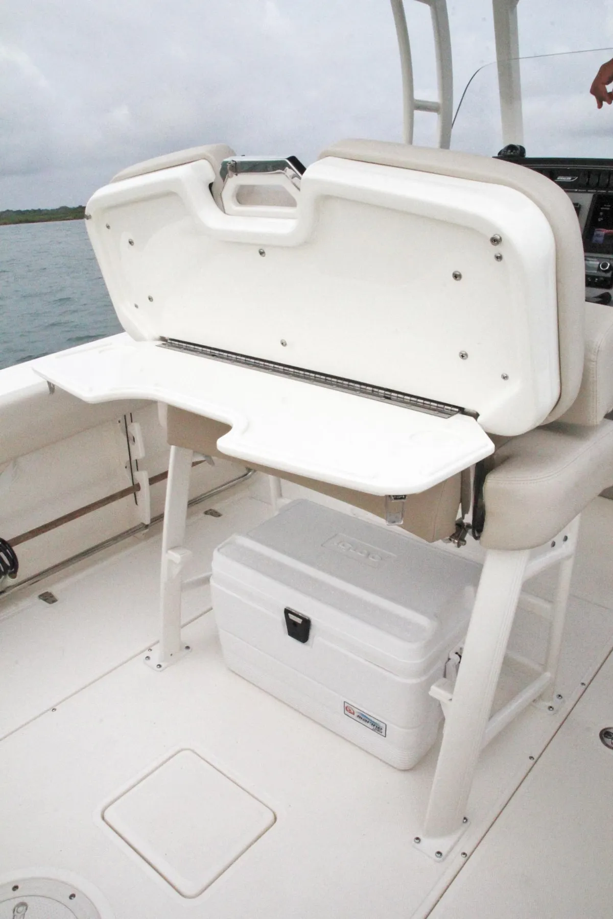 2027 Boston Whaler 230 Outrage -54