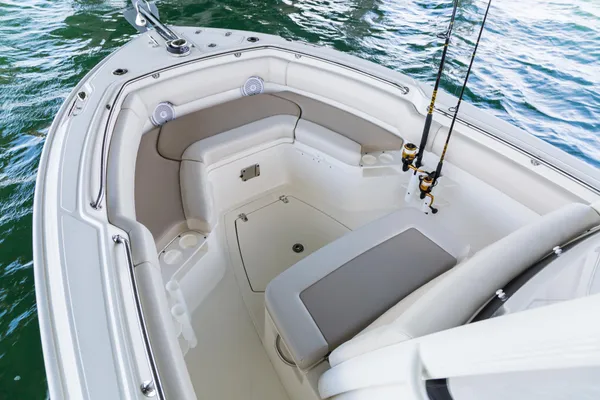 2027 Boston Whaler 230 Outrage -60