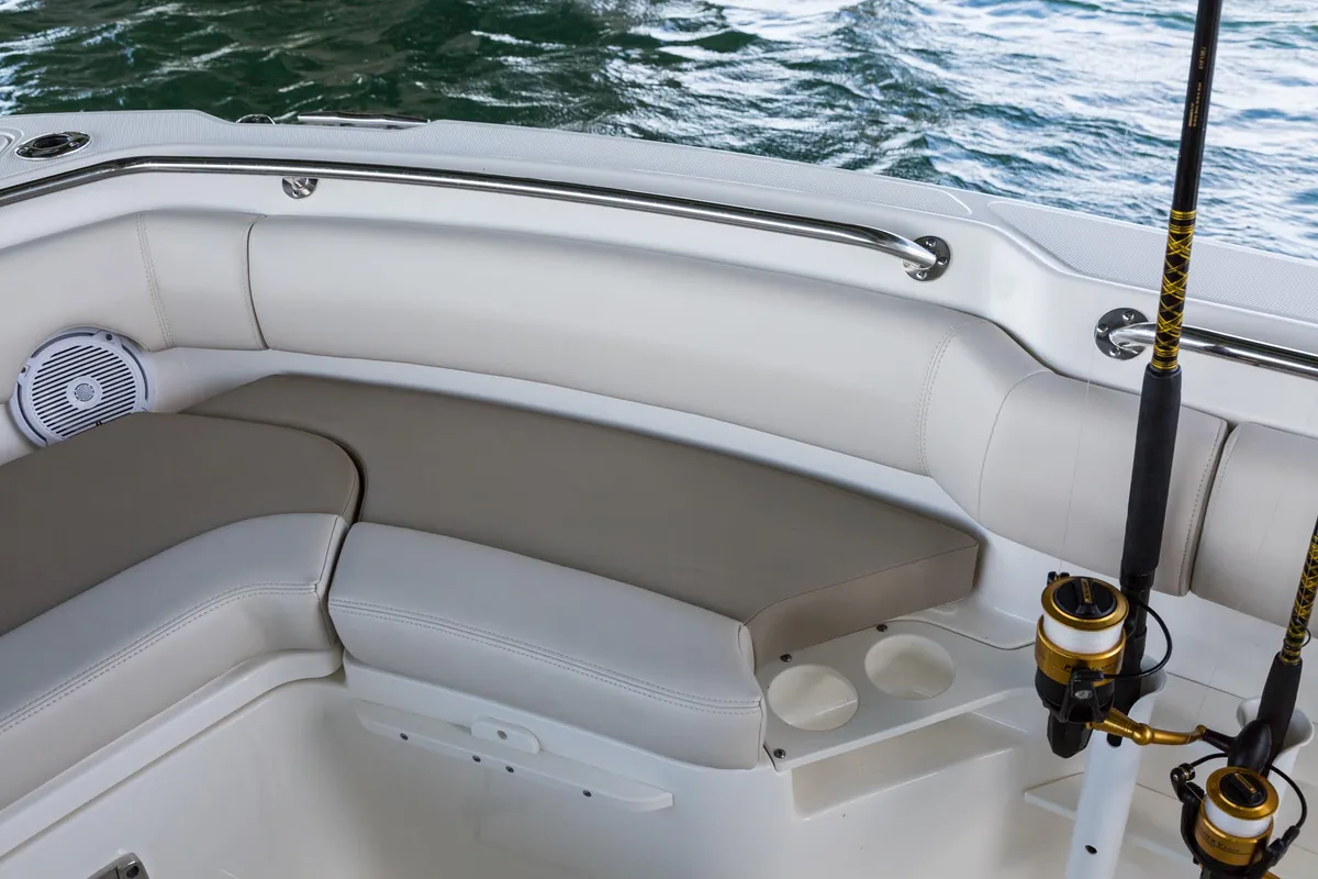 2027 Boston Whaler 230 Outrage -58