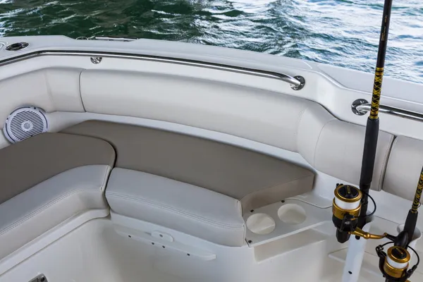 2027 Boston Whaler 230 Outrage -61