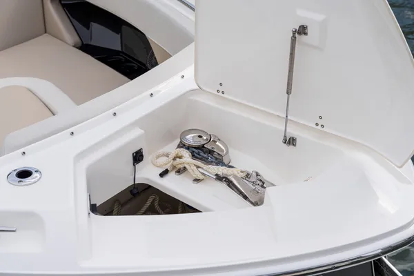 2027 Boston Whaler 280 Vantage-7