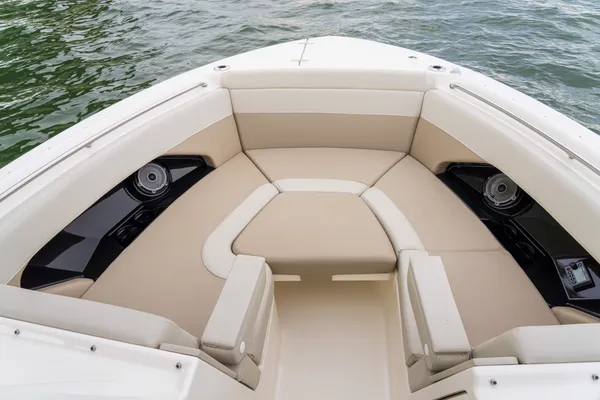 2027 Boston Whaler 280 Vantage-9