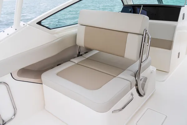2027 Boston Whaler 280 Vantage-10