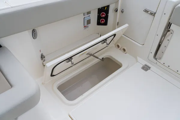 2027 Boston Whaler 280 Vantage-12