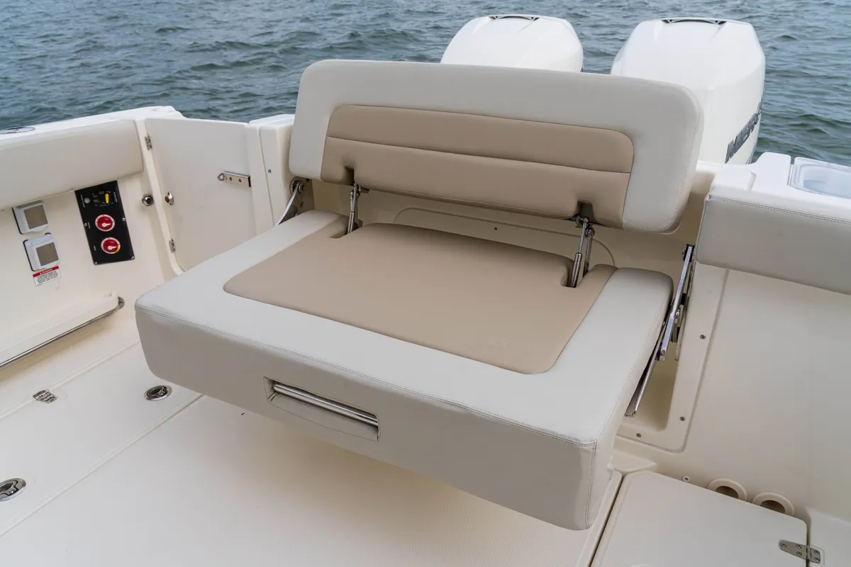 2027 Boston Whaler 280 Vantage-11