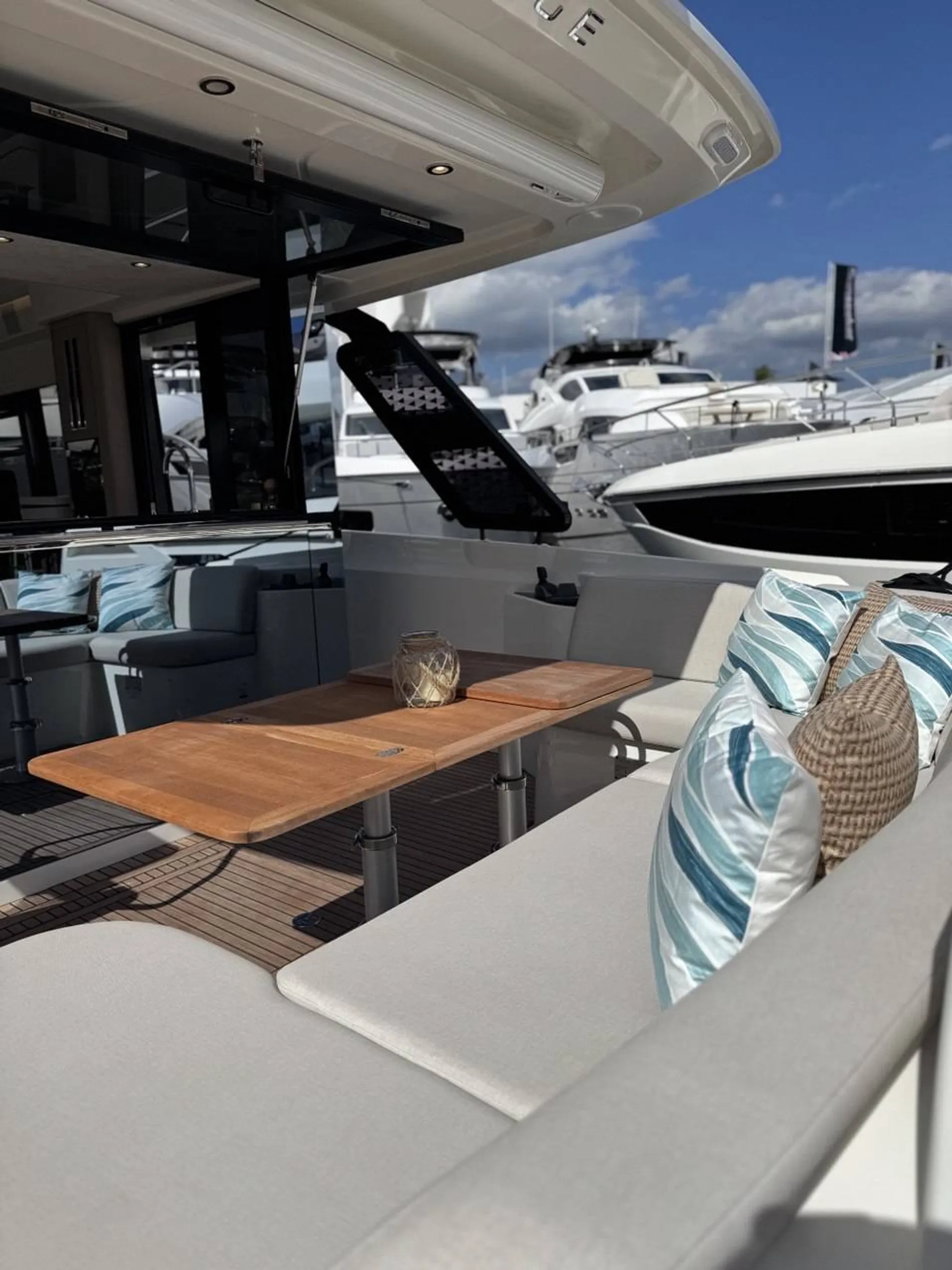 New 2027 Prestige F-LINE: F4.3 for Sale | Vancouver, BC | M&P Yacht Centre | 68f186d2fe8bf9d9b7099245