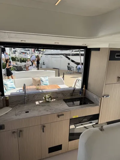 New 2027 Prestige F-LINE: F4.3 for Sale | Vancouver, BC | M&P Yacht Centre | 68f186d2fe8bf9d9b7099245