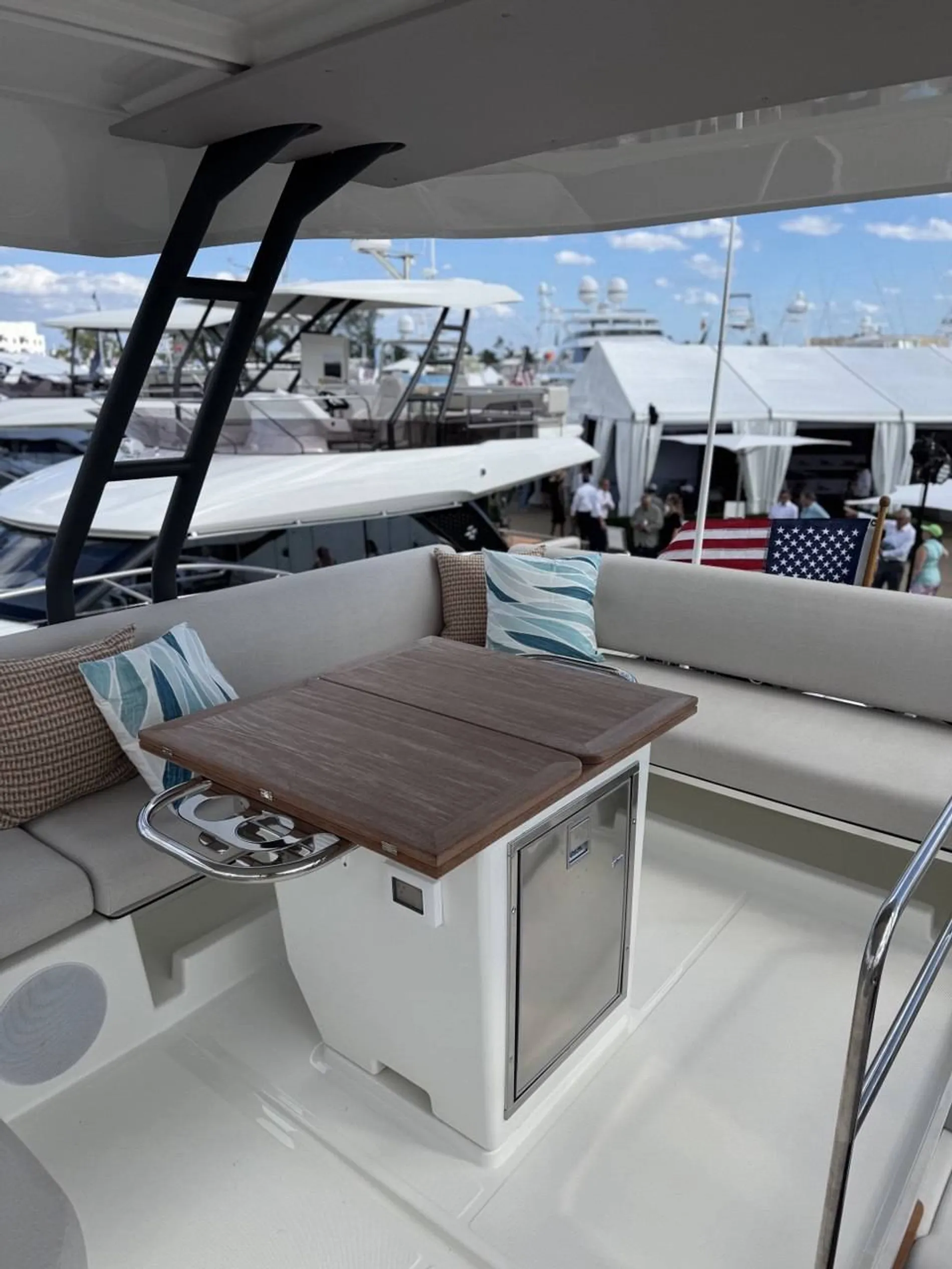 New 2027 Prestige F-LINE: F4.3 for Sale | Vancouver, BC | M&P Yacht Centre | 68f186d2fe8bf9d9b7099245