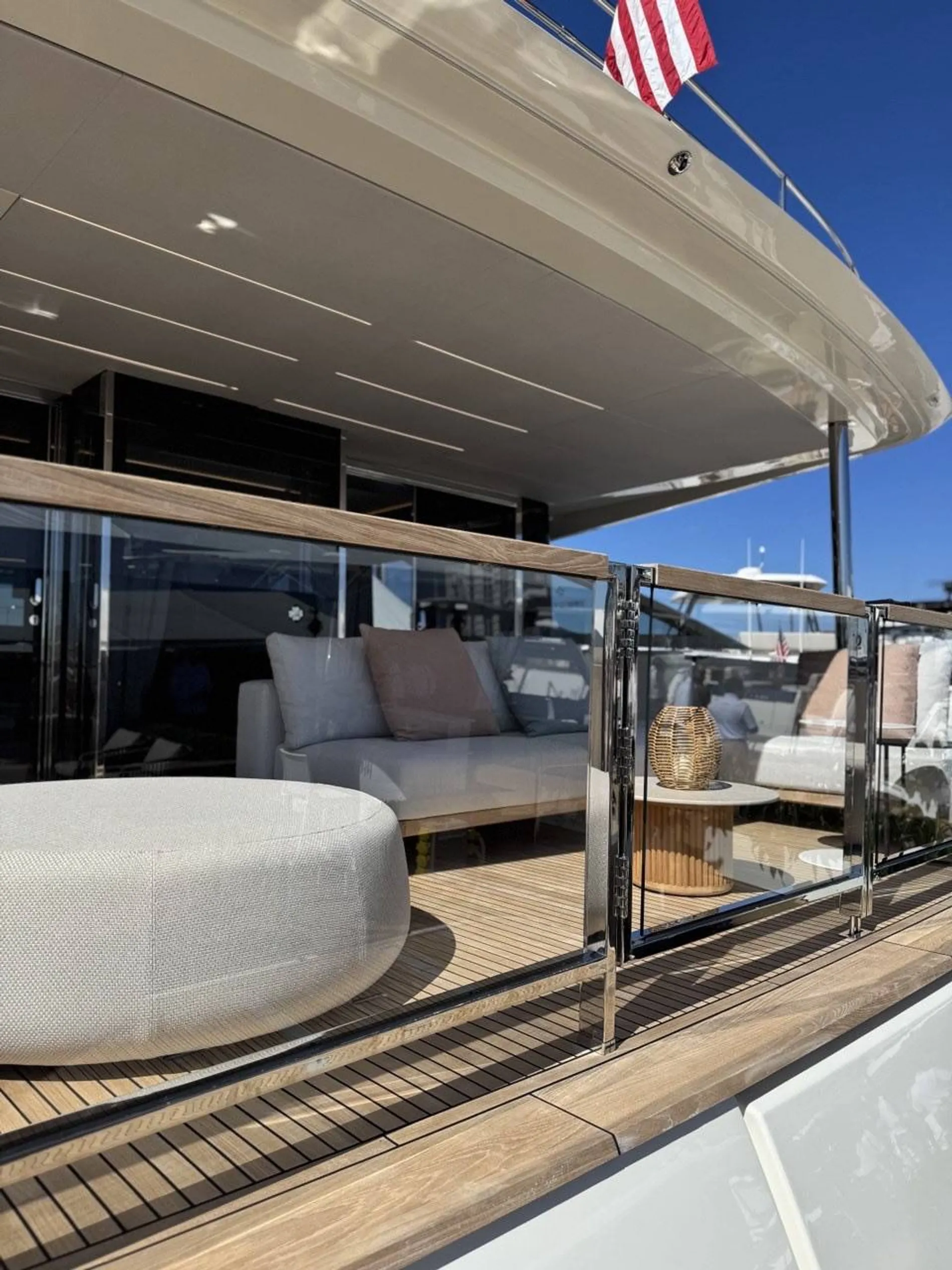 New 2027 Prestige M8 for Sale | Vancouver, BC | M&P Yacht Centre | 68b0edf49b4127adde0290b2