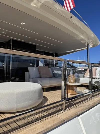 New 2027 Prestige M8 for Sale | Vancouver, BC | M&P Yacht Centre | 68b0edf49b4127adde0290b2