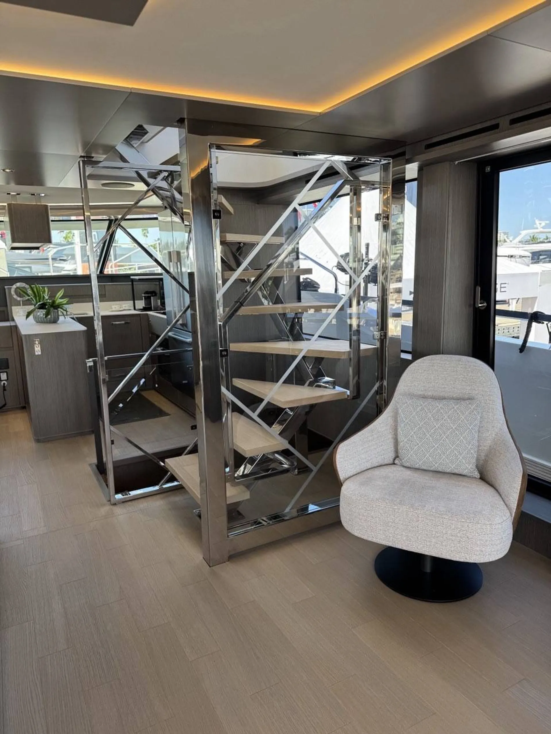 New 2027 Prestige M8 for Sale | Vancouver, BC | M&P Yacht Centre | 68b0edf49b4127adde0290b2