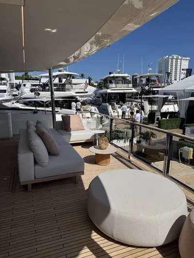 New 2027 Prestige M8 for Sale | Vancouver, BC | M&P Yacht Centre | 68b0edf49b4127adde0290b2