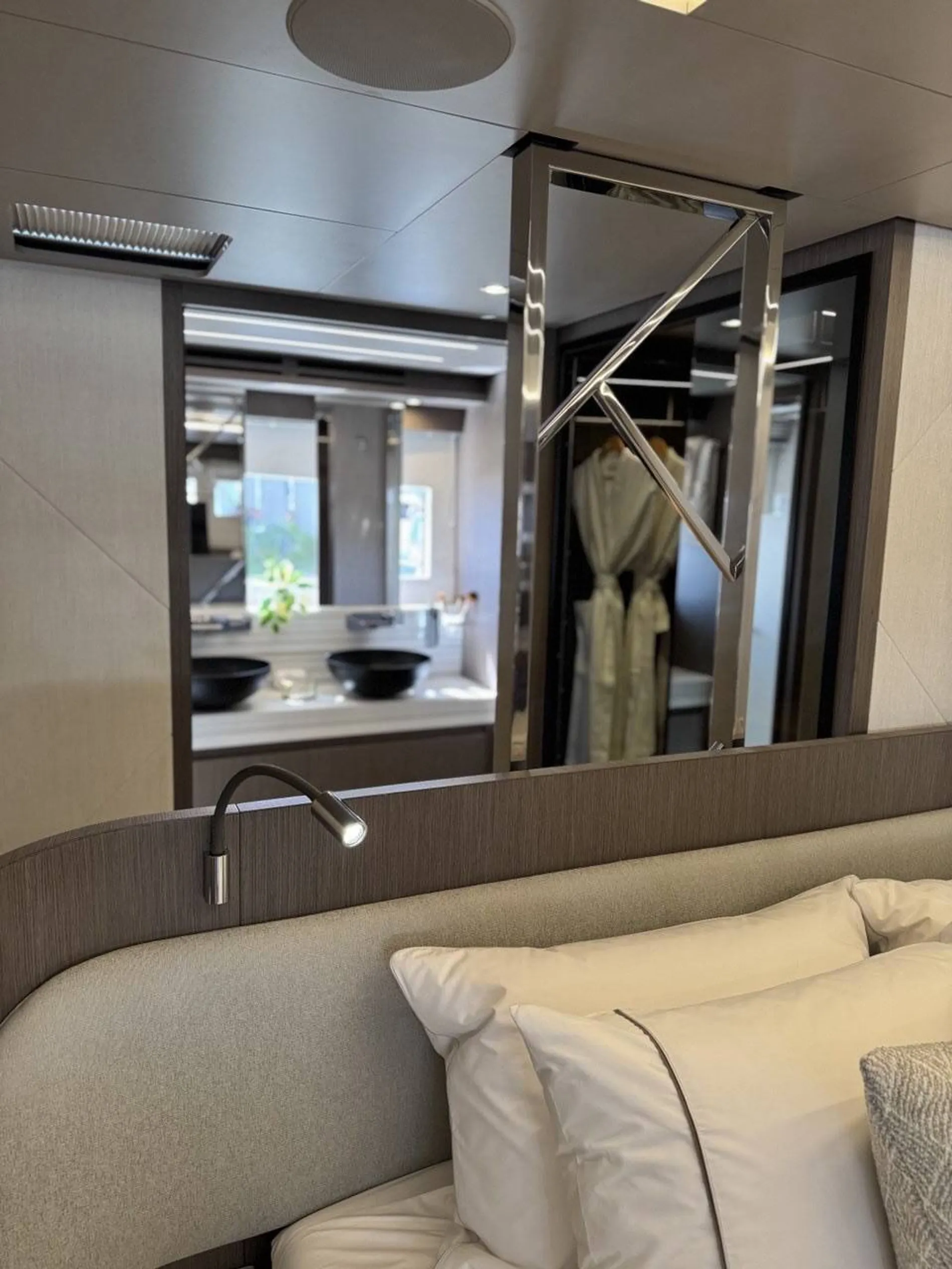 New 2027 Prestige M8 for Sale | Vancouver, BC | M&P Yacht Centre | 68b0edf49b4127adde0290b2