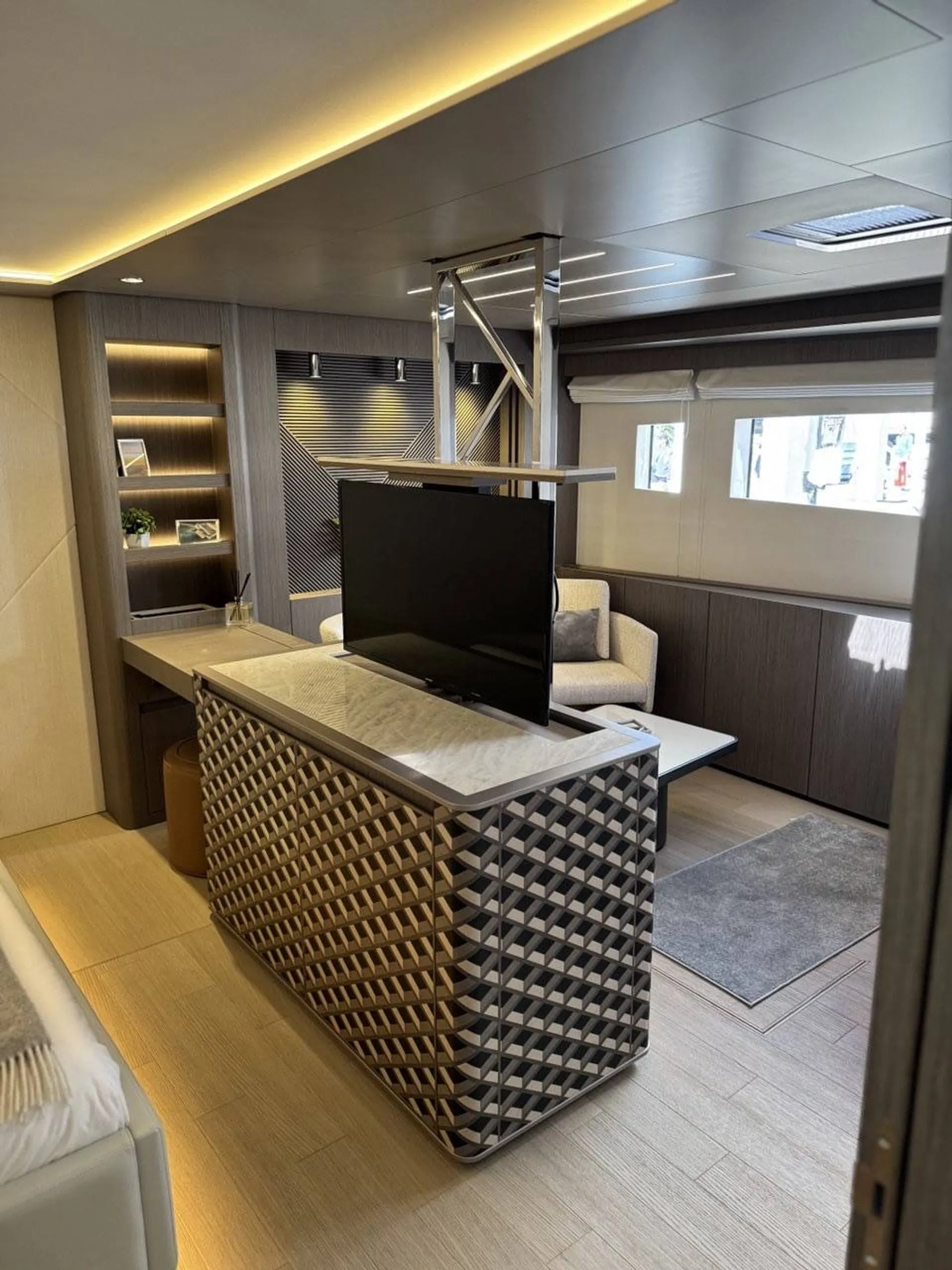 New 2027 Prestige M8 for Sale | Vancouver, BC | M&P Yacht Centre | 68b0edf49b4127adde0290b2
