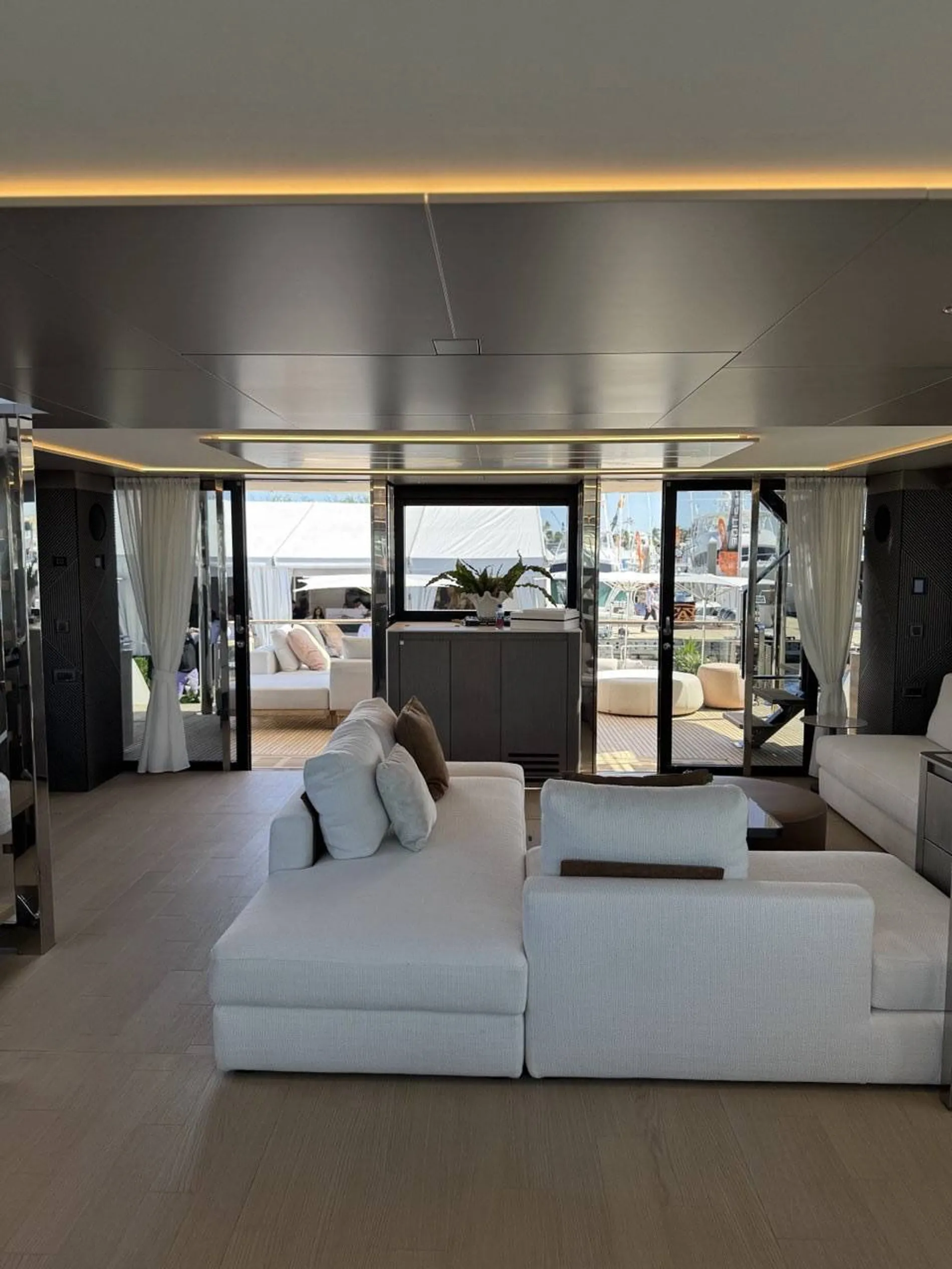 New 2027 Prestige M8 for Sale | Vancouver, BC | M&P Yacht Centre | 68b0edf49b4127adde0290b2