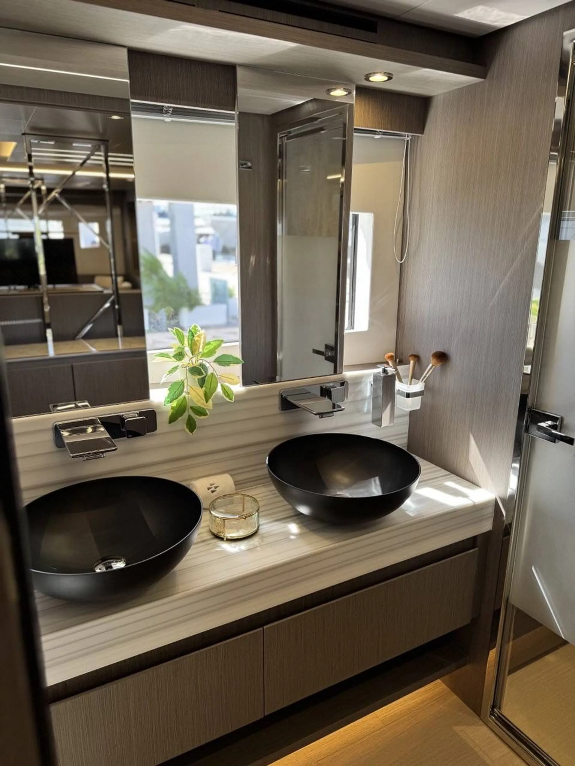 New 2027 Prestige M8 for Sale | Vancouver, BC | M&P Yacht Centre | 68b0edf49b4127adde0290b2