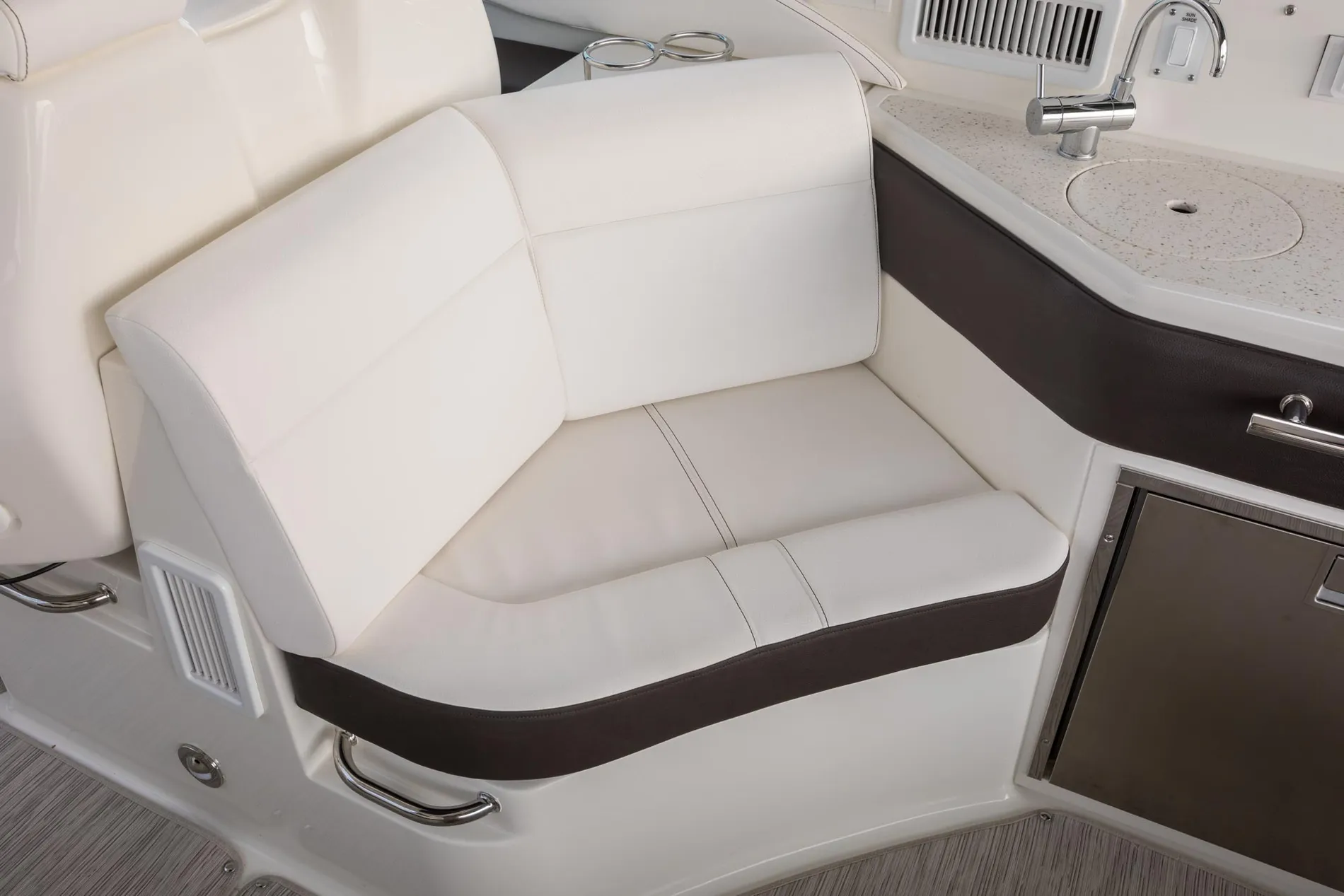 New 2027 Sea ray Sundancer 320 for Sale | Vancouver, BC | M&P Yacht Centre | 69054a3bbcb3d5548a0c5629