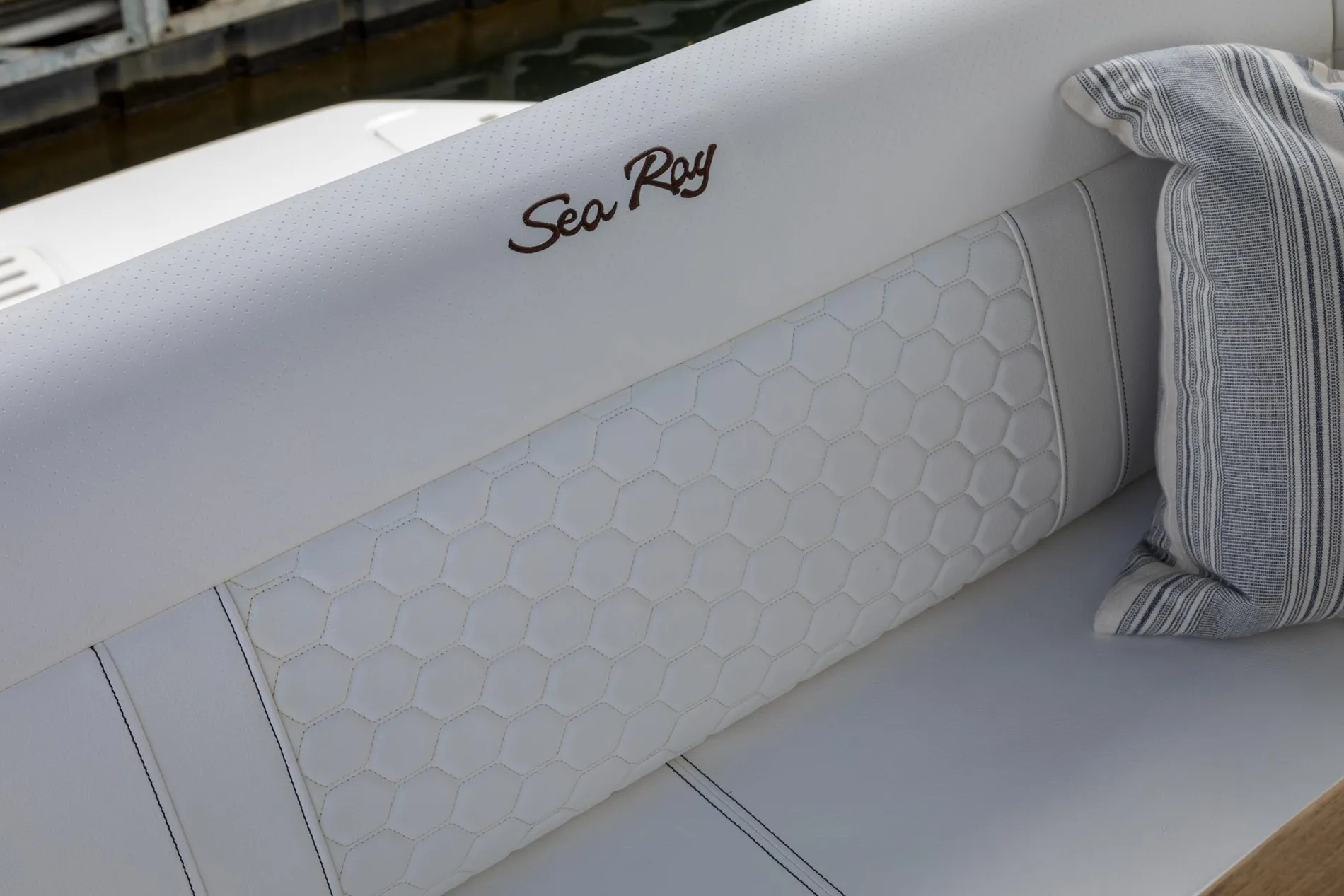 New 2027 Sea ray Sundancer 320 for Sale | Vancouver, BC | M&P Yacht Centre | 69054a3bbcb3d5548a0c5629