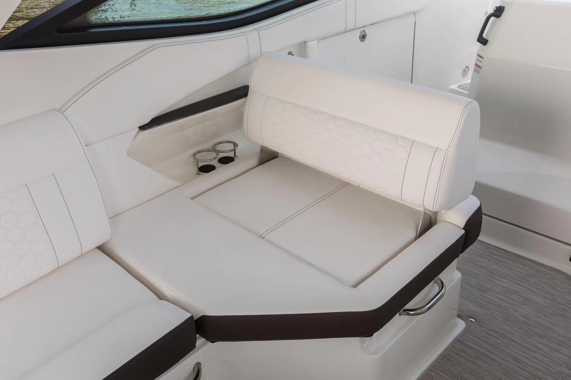 New 2027 Sea ray Sundancer 320 for Sale | Vancouver, BC | M&P Yacht Centre | 69054a3bbcb3d5548a0c5629