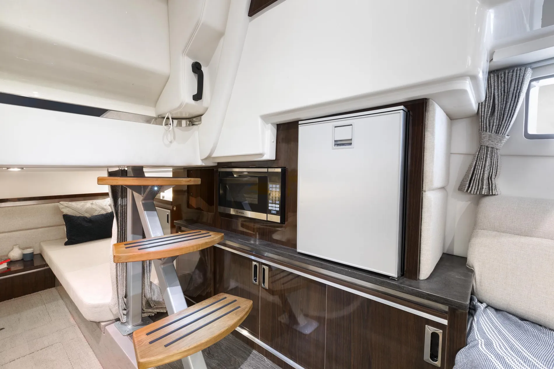 New 2027 Sea ray Sundancer 320 for Sale | Vancouver, BC | M&P Yacht Centre | 69054a3bbcb3d5548a0c5629