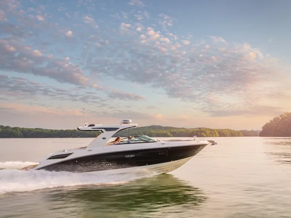 2027 Sea Ray SLX 350 