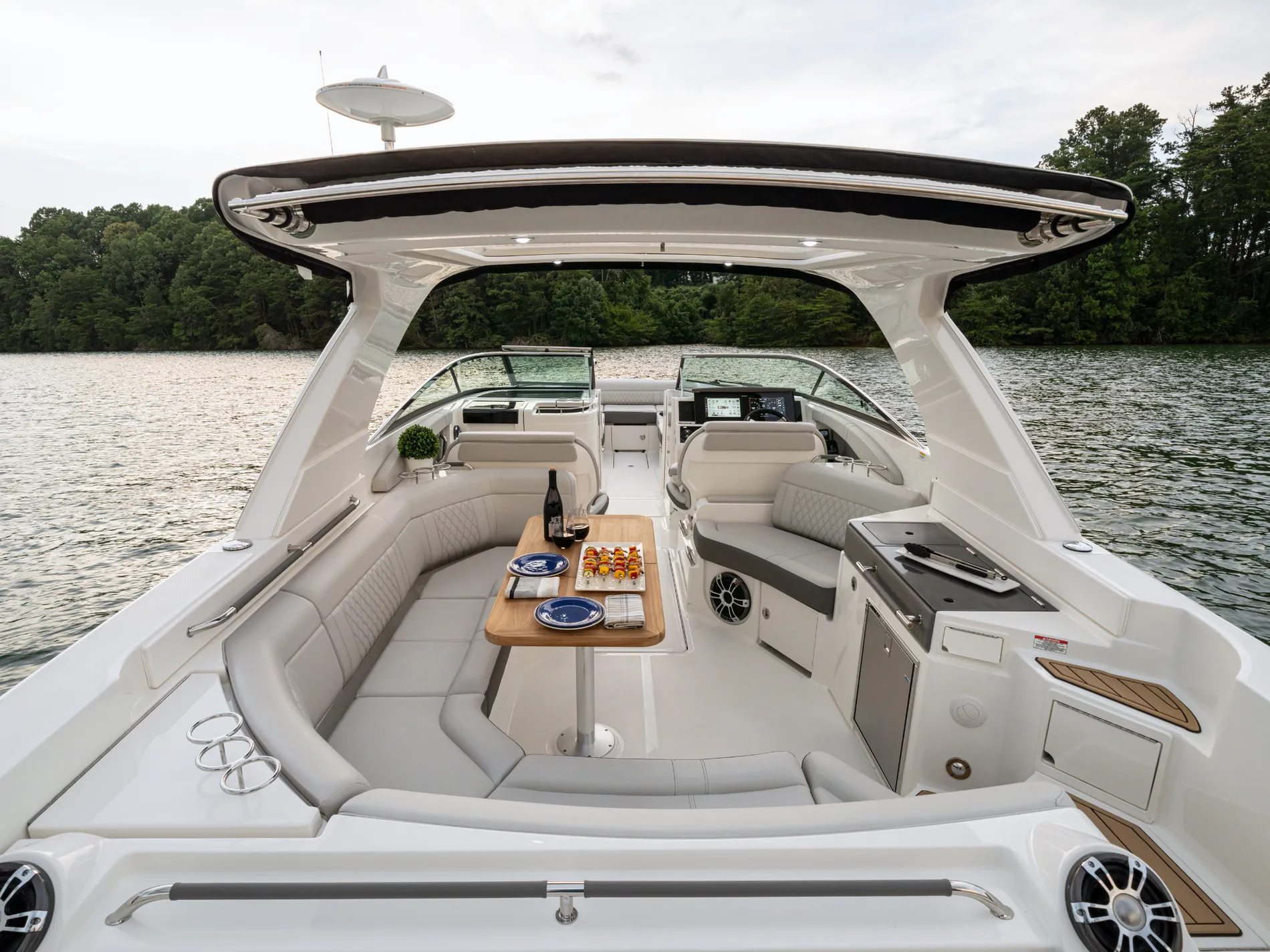 New 2027 Sea ray SLX 350 for Sale | Vancouver, BC | M&P Yacht Centre | 69054d5b6494276b13043cdc