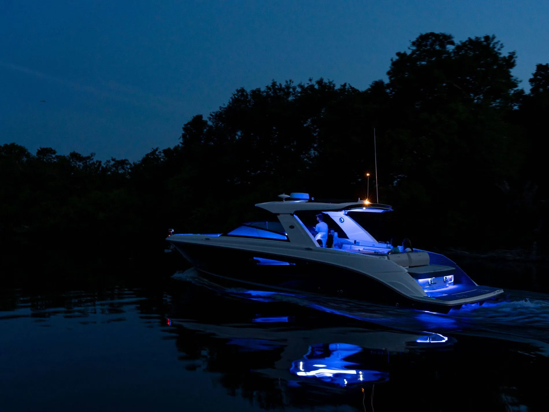 New 2027 Sea ray SLX 400 for Sale | Vancouver, BC | M&P Yacht Centre | 69054db9e1d8252b550098dc