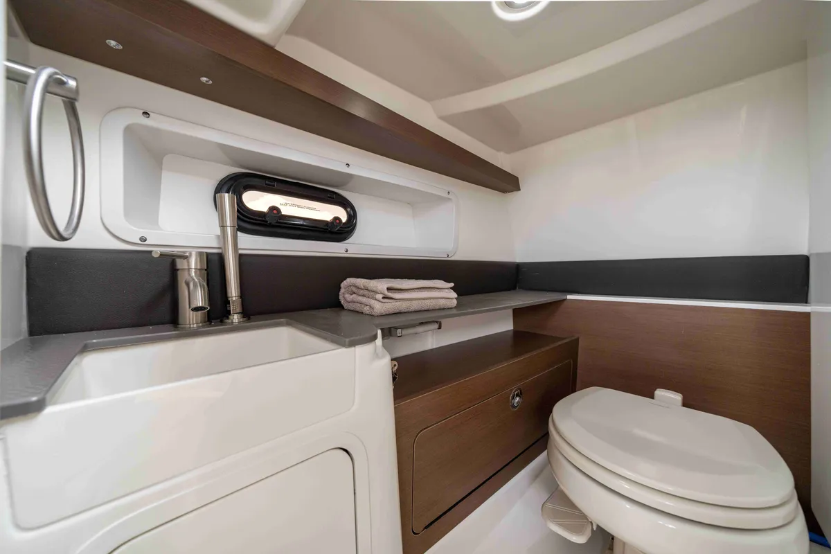 2027 Sea Ray SDX 290-7