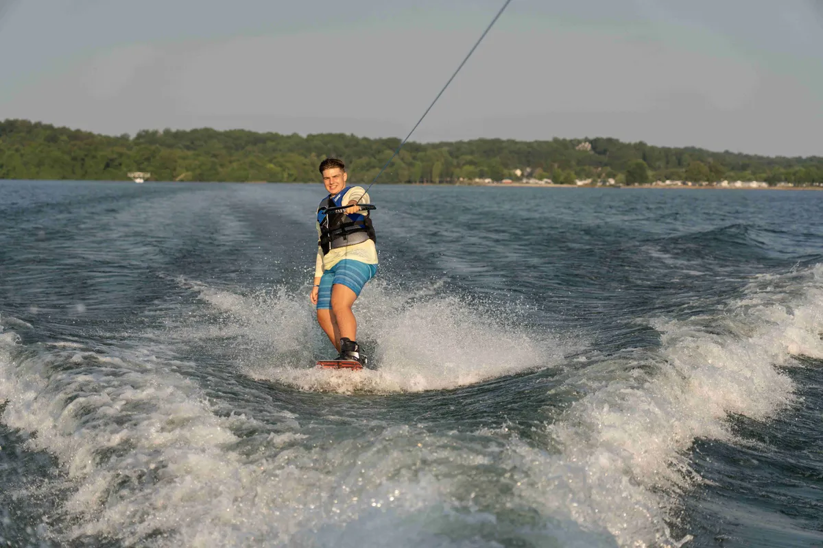 2027 Sea Ray SDX 290-19