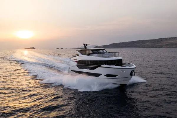 2027 Sunseeker 82 Ocean Enclosed 