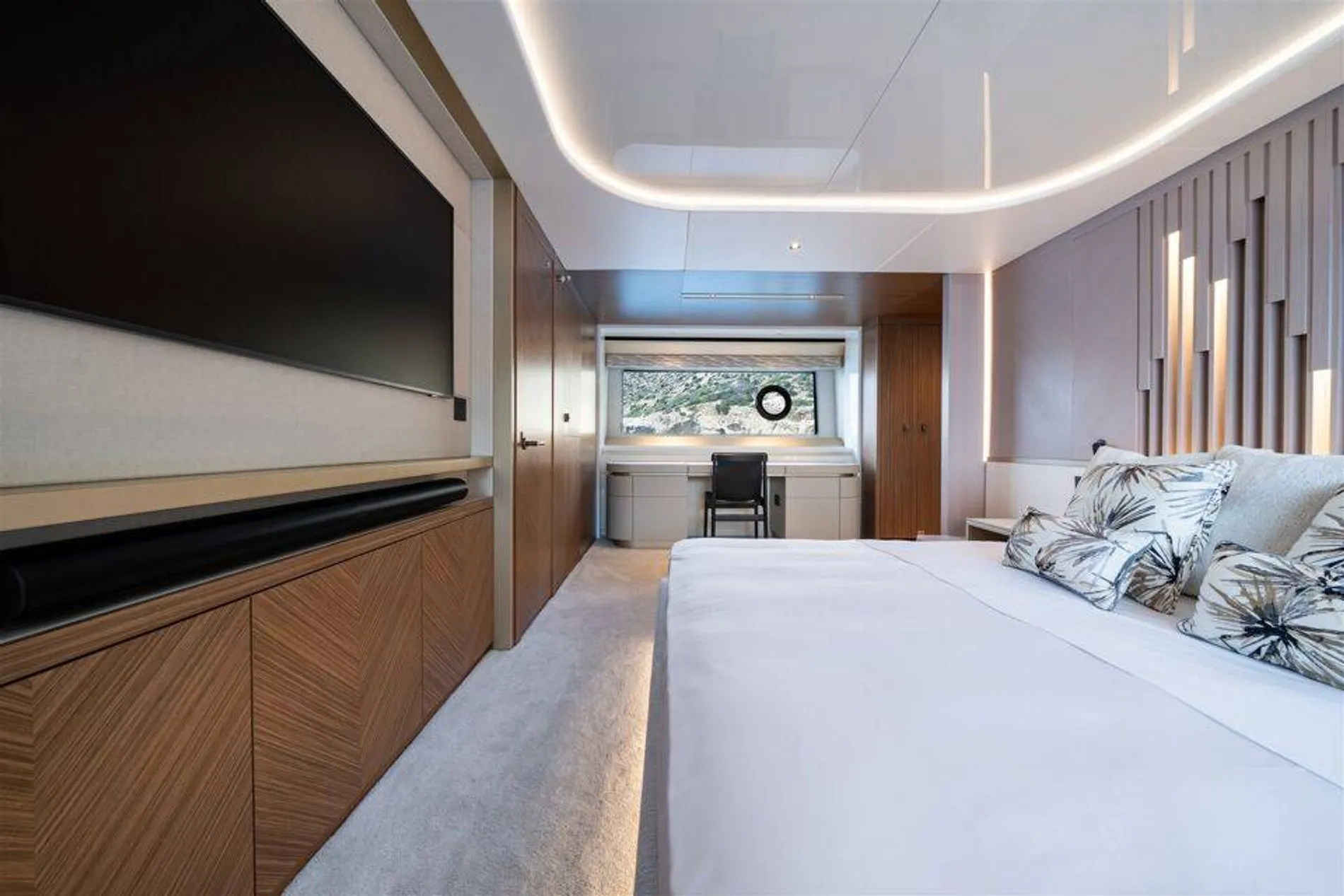 New 2027 Sunseeker 82 Ocean Enclosed for Sale | Vancouver, BC | M&P Yacht Centre | 6909172f9e97efc2360271bf