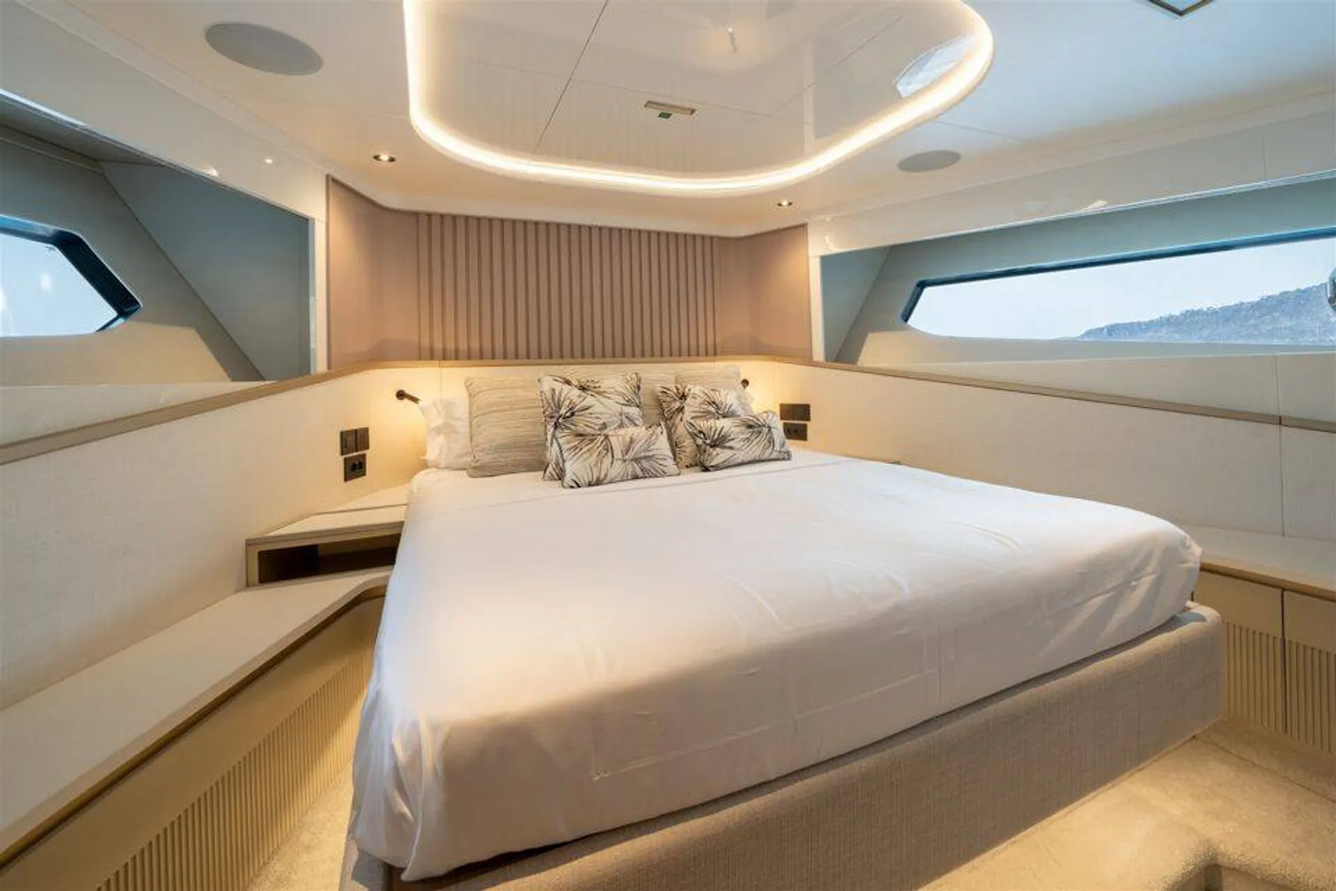 New 2027 Sunseeker 82 Ocean Enclosed for Sale | Vancouver, BC | M&P Yacht Centre | 6909172f9e97efc2360271bf