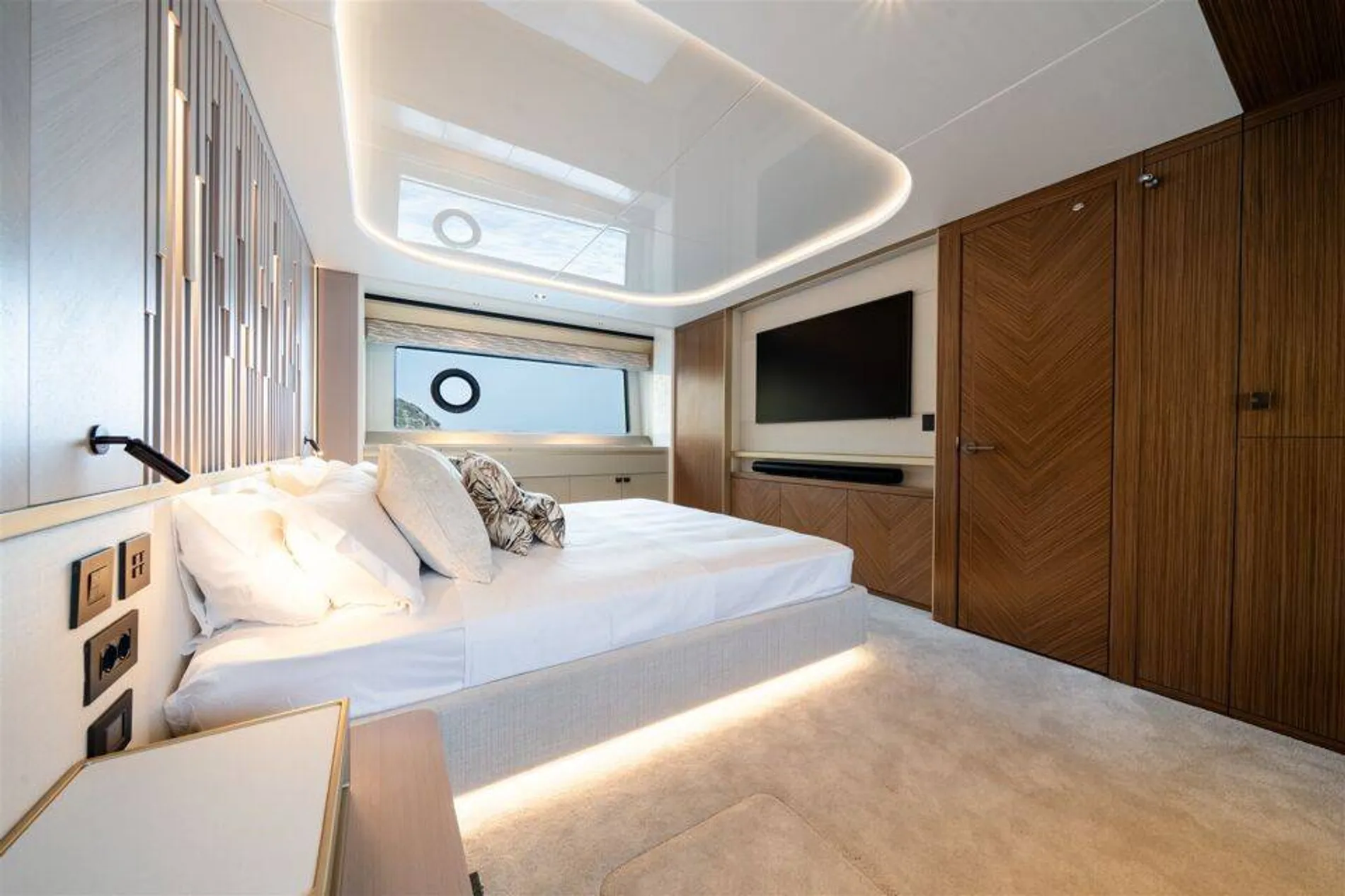 New 2027 Sunseeker 82 Ocean Enclosed for Sale | Vancouver, BC | M&P Yacht Centre | 6909172f9e97efc2360271bf