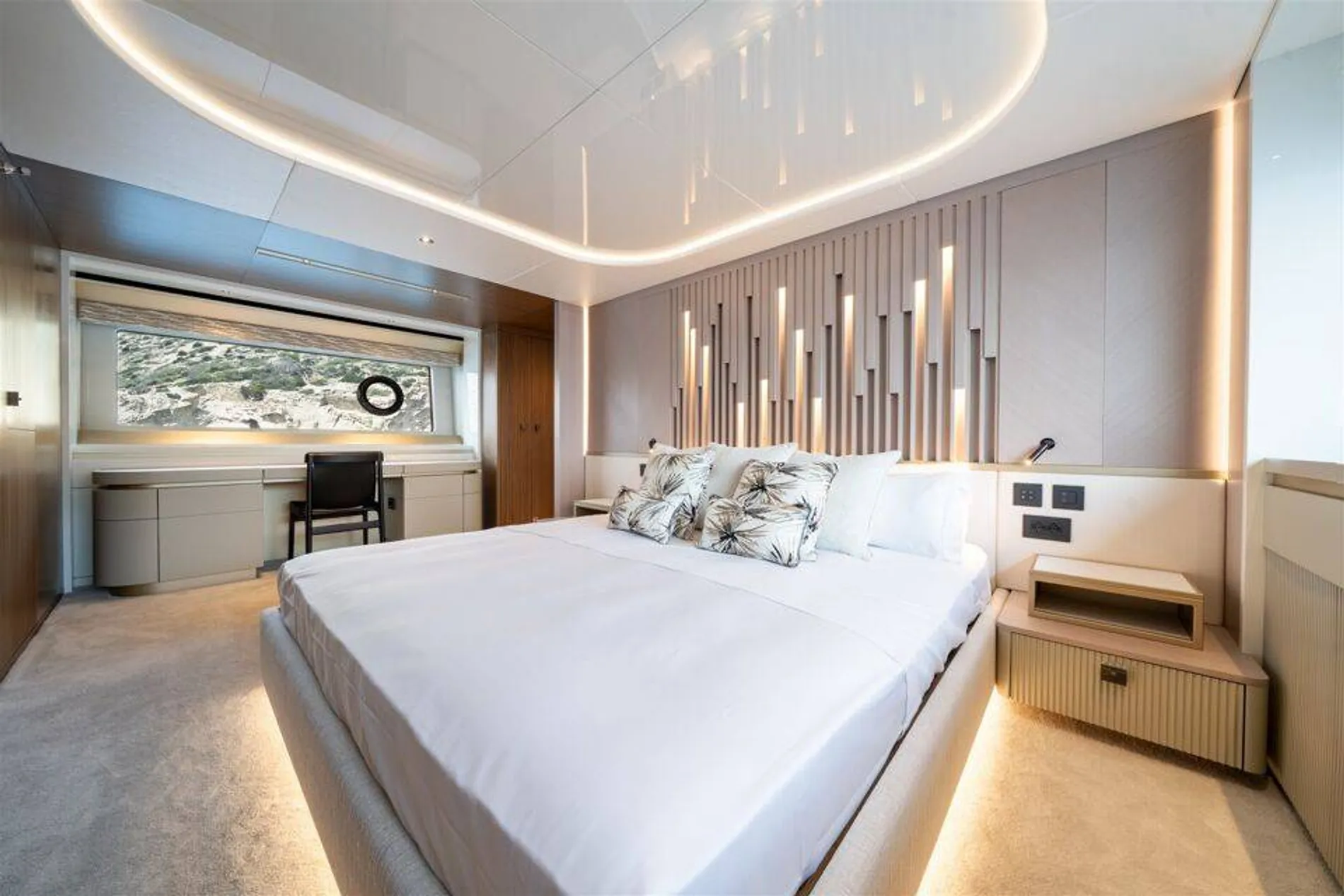 New 2027 Sunseeker 82 Ocean Enclosed for Sale | Vancouver, BC | M&P Yacht Centre | 6909172f9e97efc2360271bf