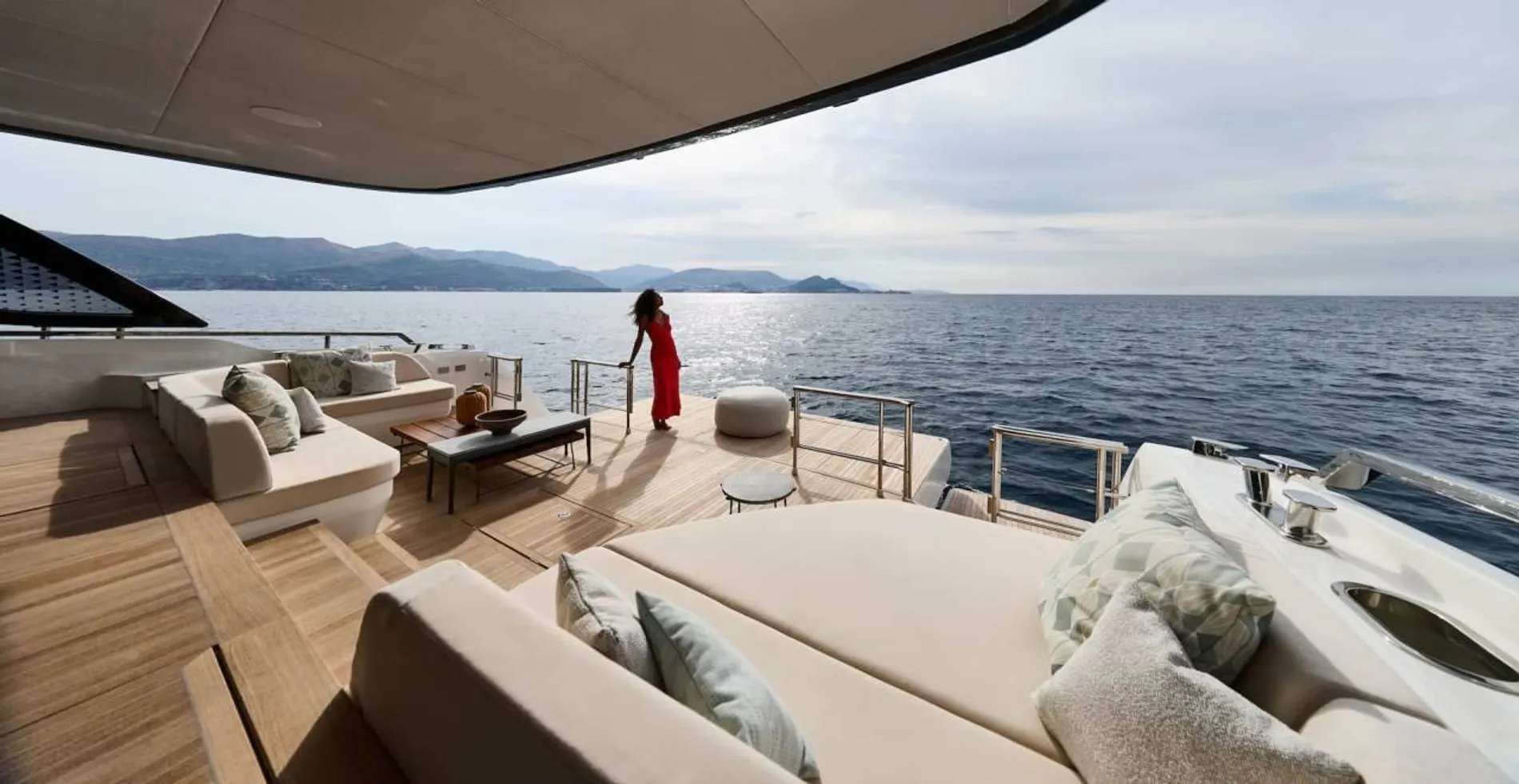 New 2027 Prestige M-LINE: M7 for Sale | Vancouver, BC | M&P Yacht Centre | 6909186960079a644f006a52