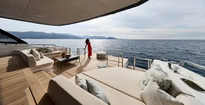 New 2027 Prestige M-LINE: M7 for Sale | Vancouver, BC | M&P Yacht Centre | 6909186960079a644f006a52