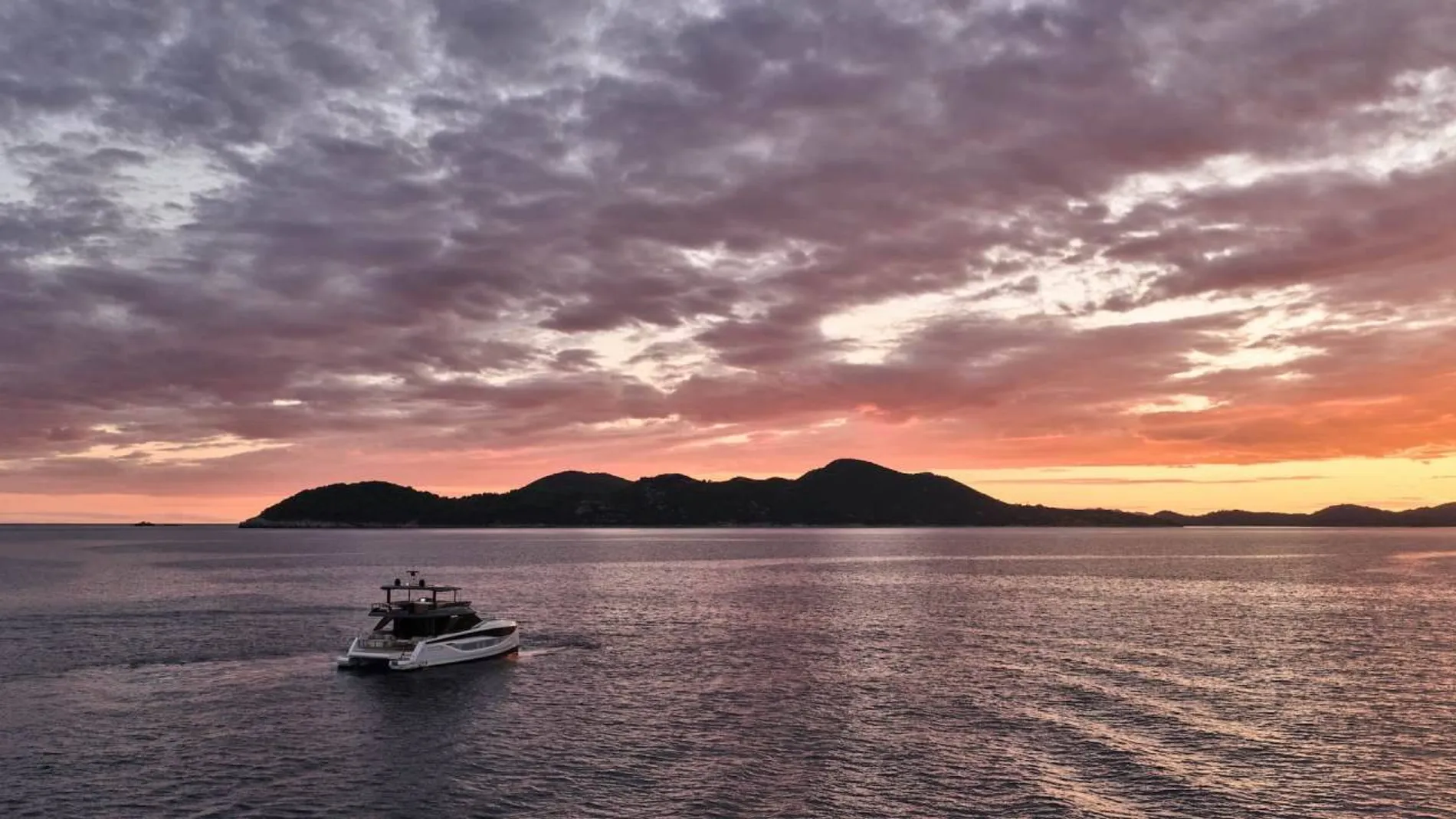 New 2027 Prestige M-LINE: M7 for Sale | Vancouver, BC | M&P Yacht Centre | 6909186960079a644f006a52