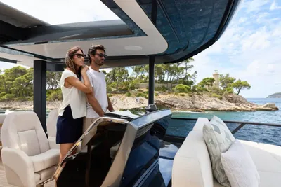 New 2027 Prestige M-LINE: M7 for Sale | Vancouver, BC | M&P Yacht Centre | 6909186960079a644f006a52