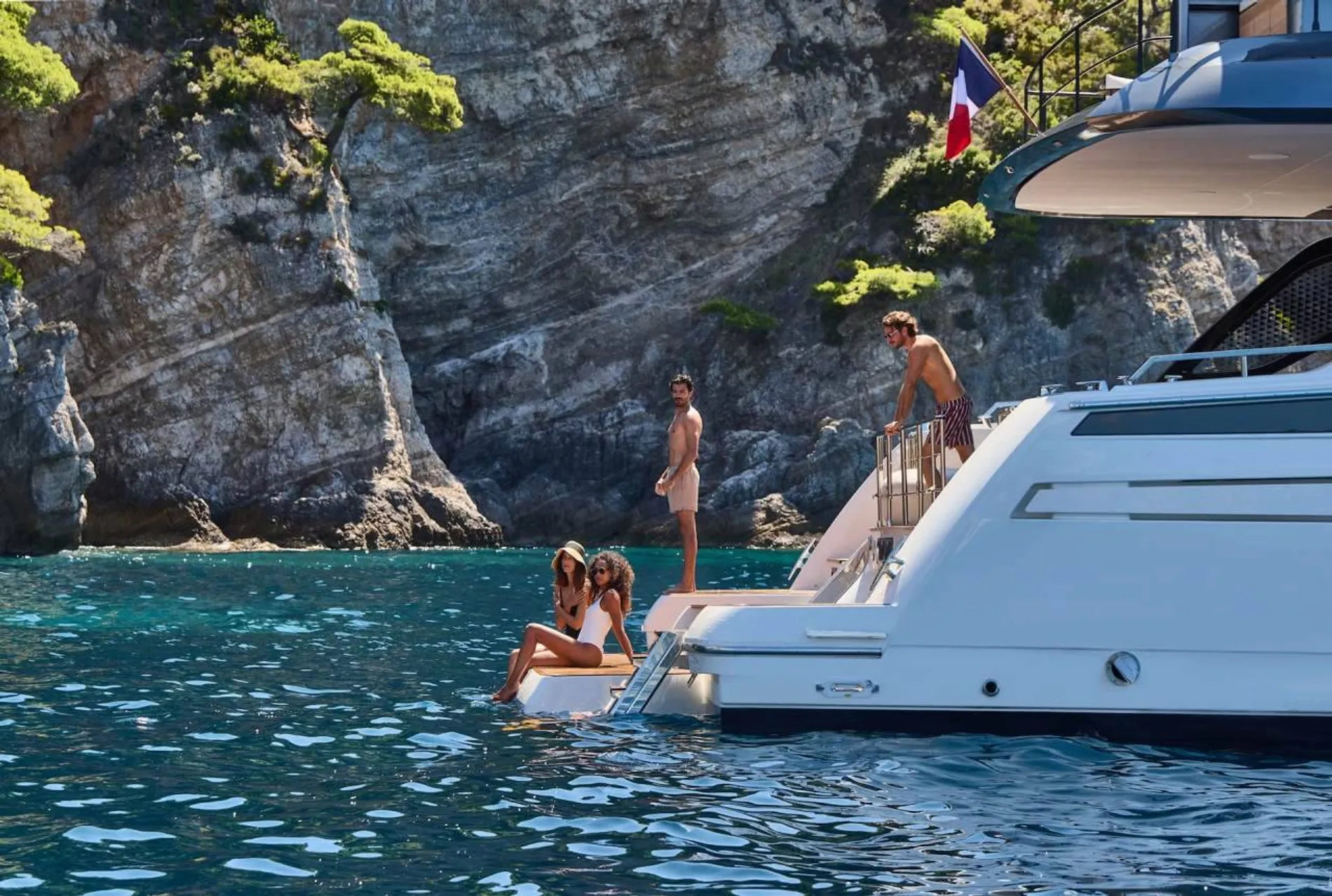 New 2027 Prestige M-LINE: M7 for Sale | Vancouver, BC | M&P Yacht Centre | 6909186960079a644f006a52