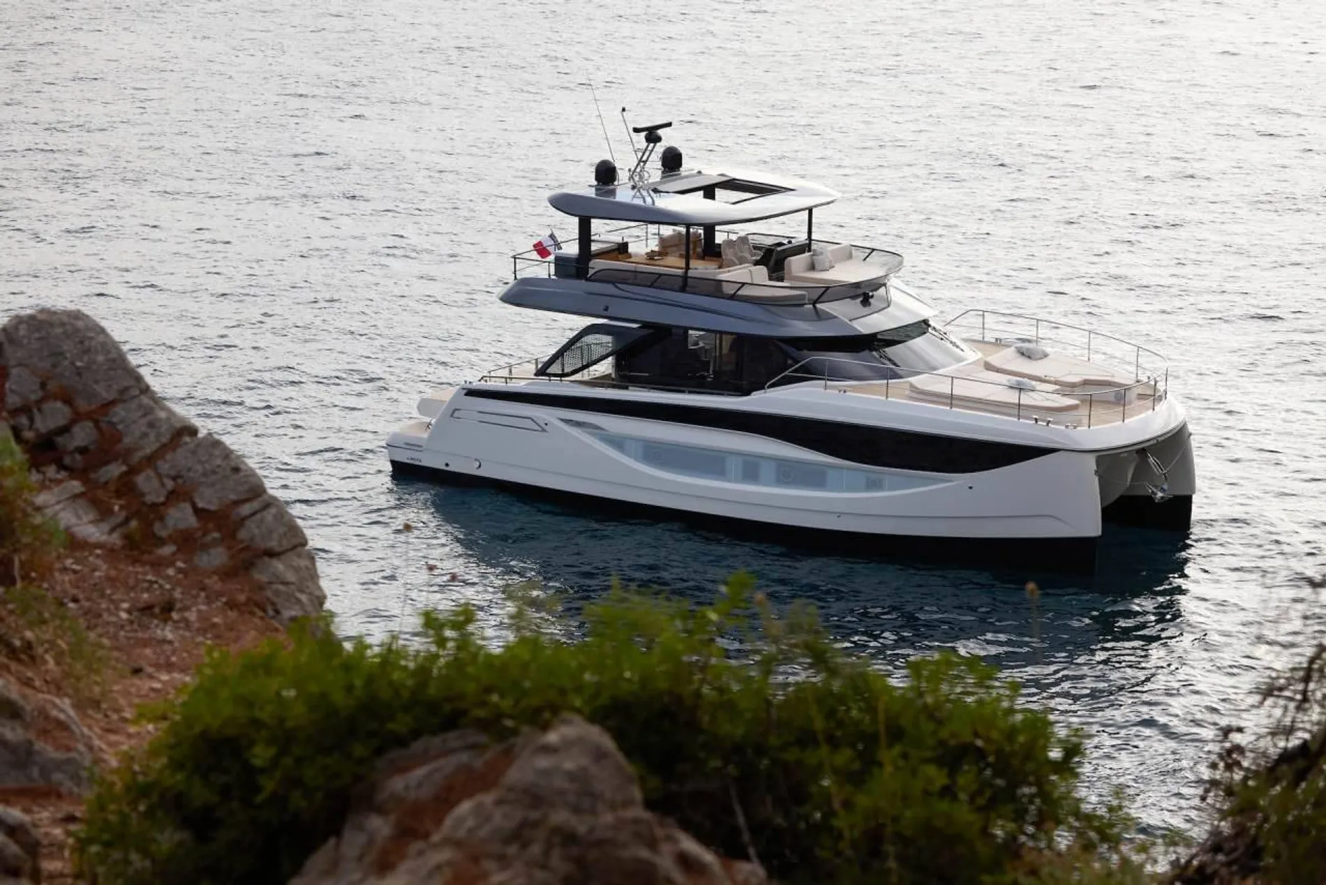 New 2027 Prestige M-LINE: M7 for Sale | Vancouver, BC | M&P Yacht Centre | 6909186960079a644f006a52