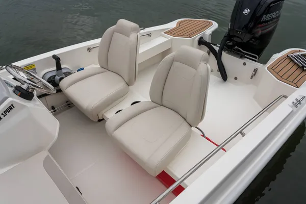 2027 Boston Whaler 160 Super Sport-12