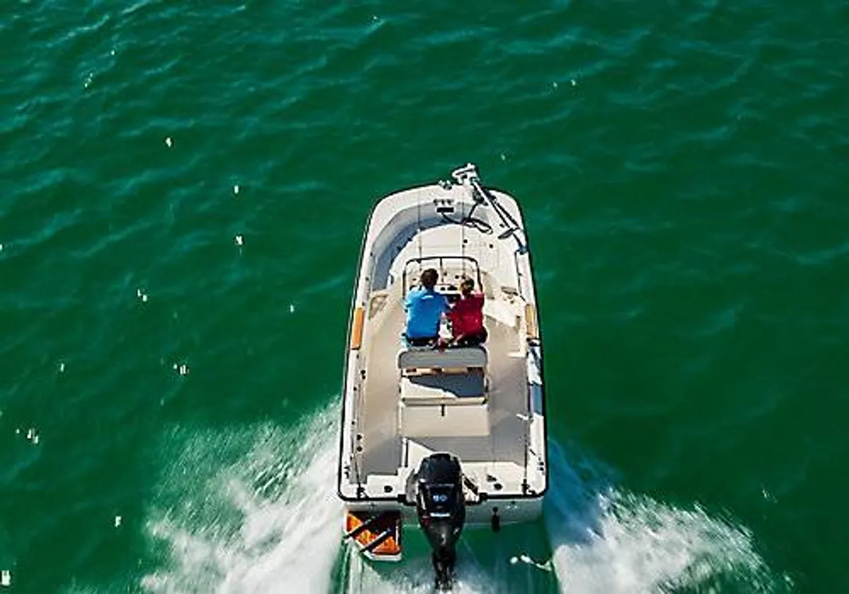 2027 Boston Whaler 170 Montauk -13