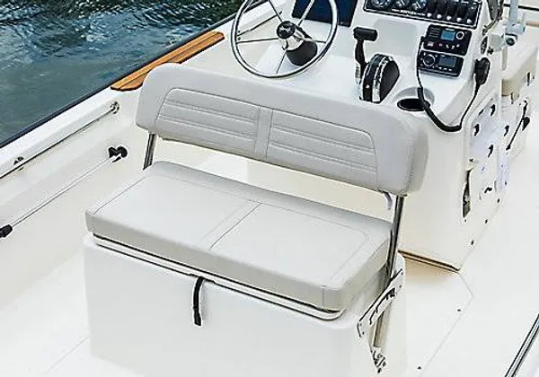 2027 Boston Whaler 170 Montauk -4