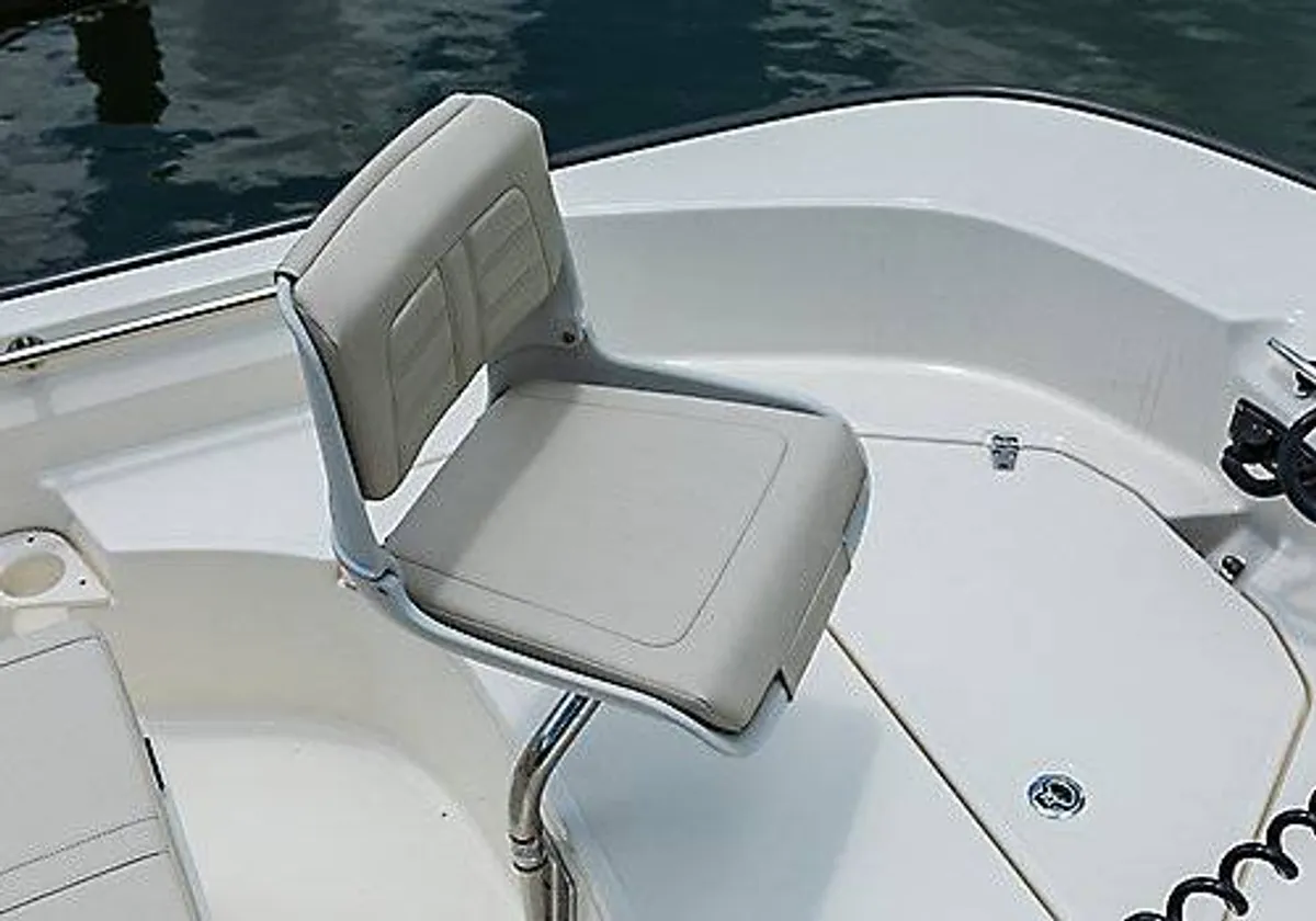 2027 Boston Whaler 170 Montauk -5