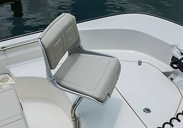 2027 Boston Whaler 170 Montauk -5