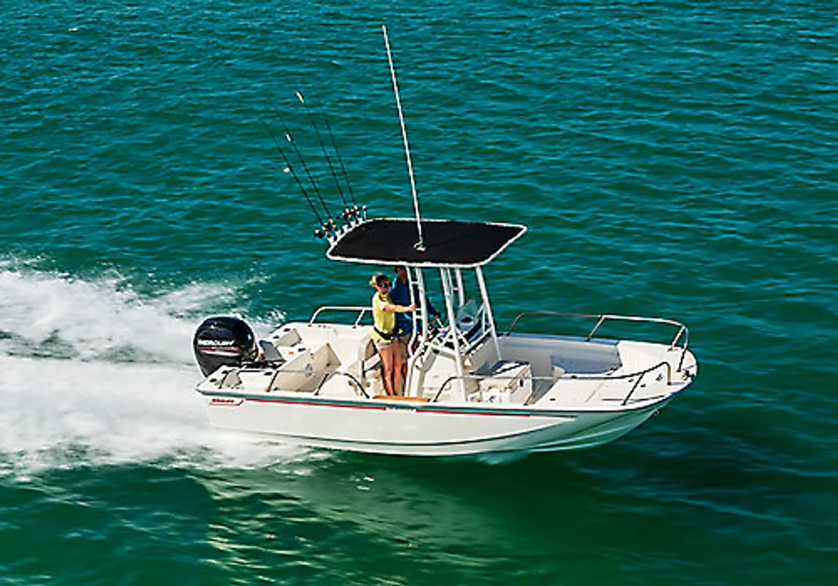 2027 Boston Whaler 190 Montauk -2