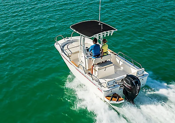 2027 Boston Whaler 190 Montauk -7