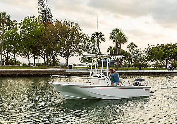 2027 Boston Whaler 190 Montauk -3